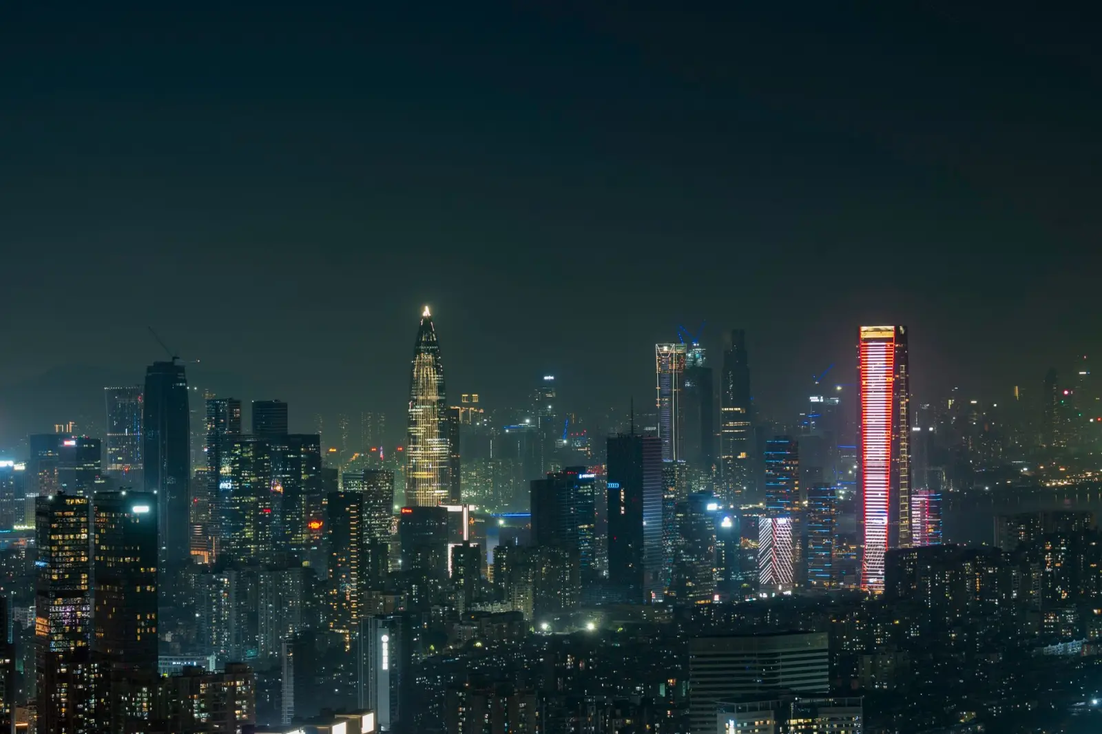 工业托盘与仓储箱的材质对比：哪种更适配高负荷仓储场景