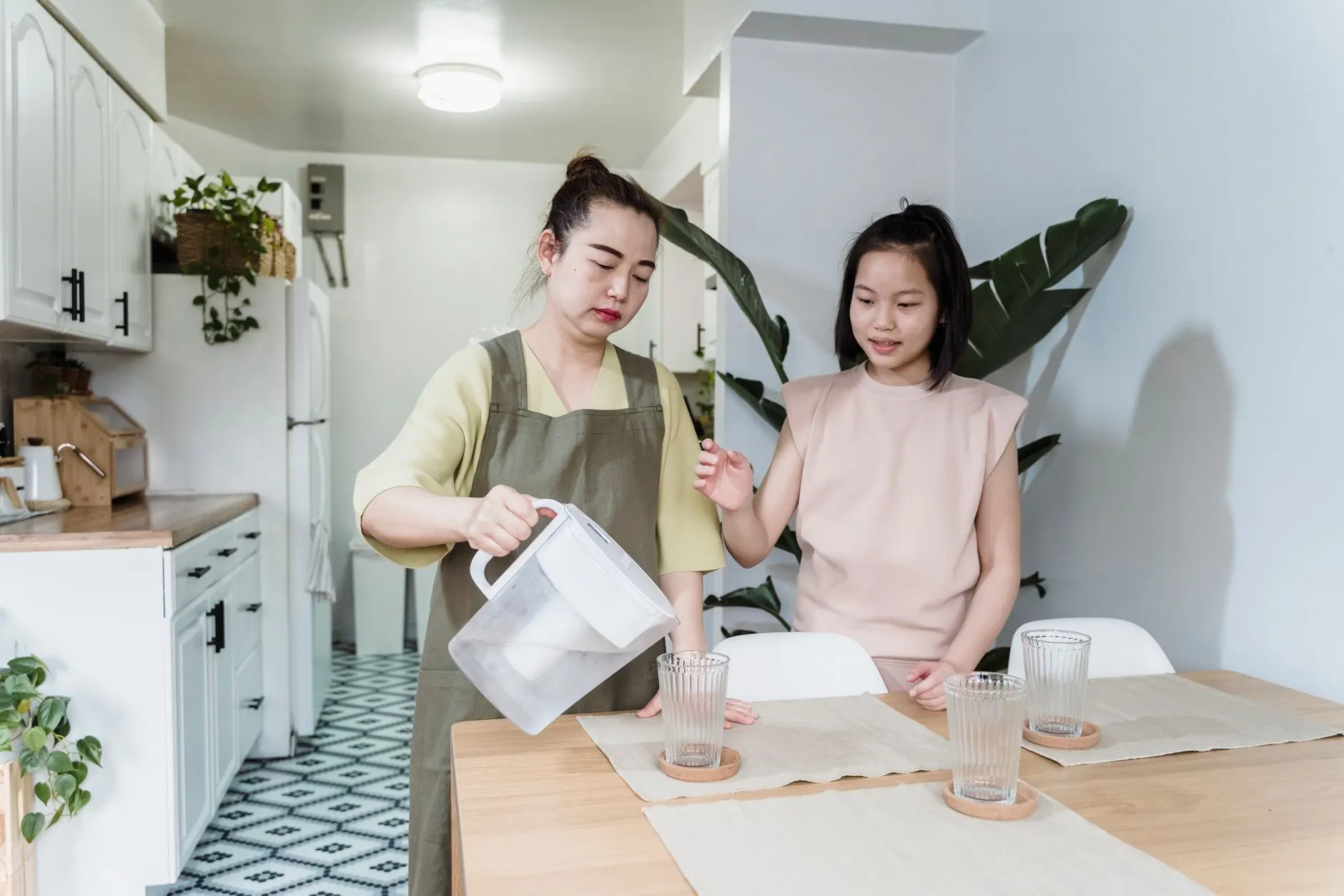 重庆安云途工业托盘选型指南：承载参数与材质对比分析