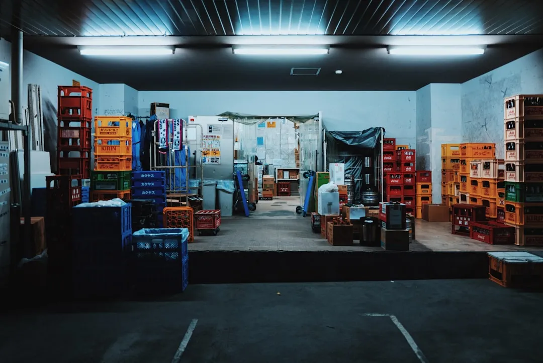 重庆工业托盘与周转筐选型指南：塑料仓储箱强度与承重对比分析正文配图 2