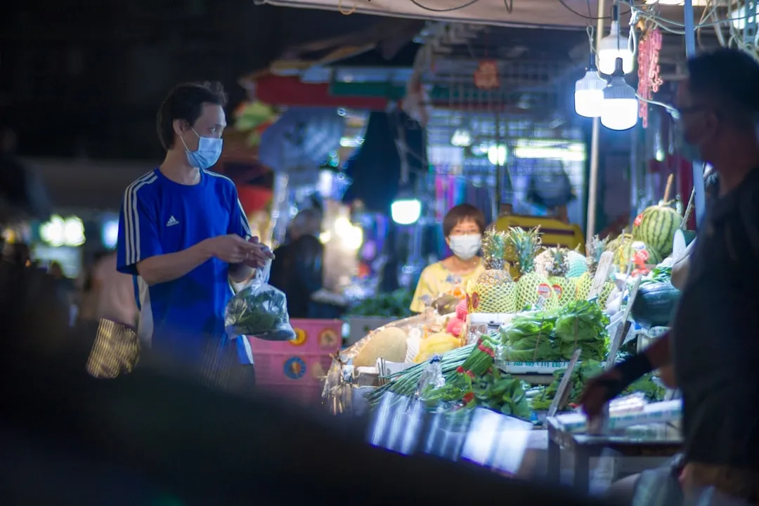 工业托盘与周转筐选型对比：塑料仓储箱在产线物料管理中的应用分析